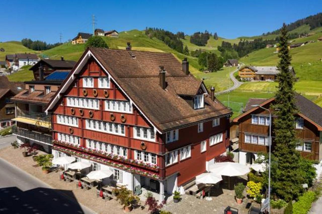 Отель Appenzeller Huus Baeren Gonten Экстерьер фото